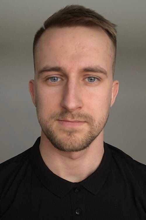 Klaus Peeter Rüütli as Worker in the House (uncredited)