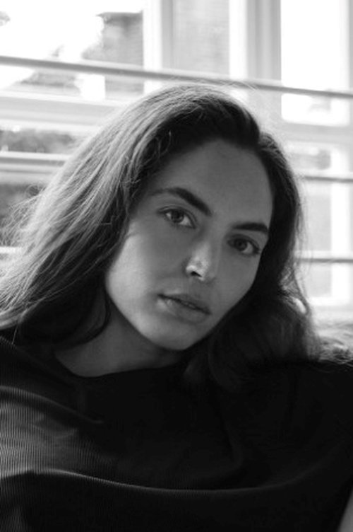 Hinda Ferjani as Senza