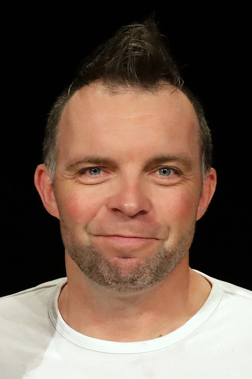 Marcin Wójcik as Bill Owens