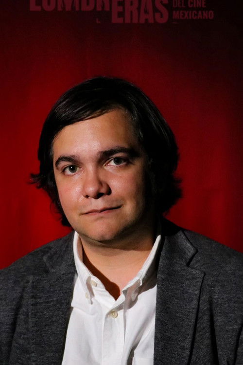 Sebastián R. R. as Académico / Oficinista / Voz de taberna 01