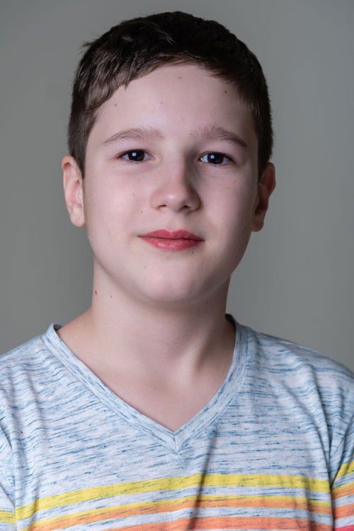 Vladislav Kharin as Alex (7 ans)