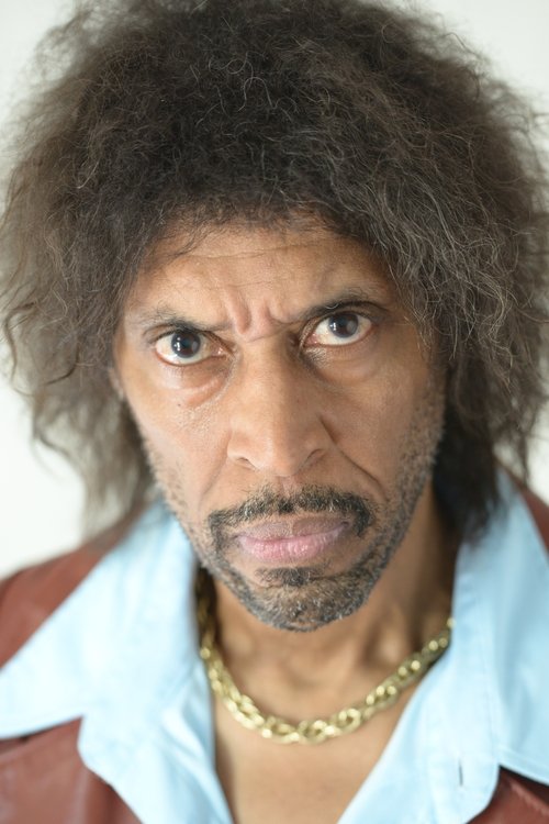 Gil Gex as Police Detective