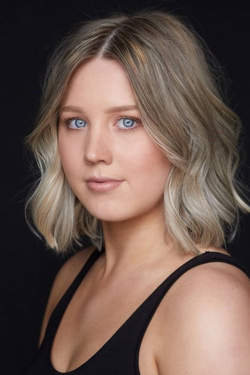 Stephanie Castles as Julia Leandro