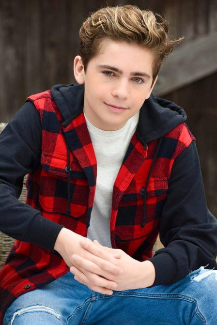 Ayden Mekus as Max Grainger