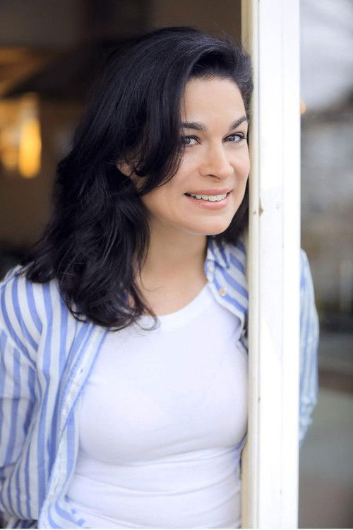 Caroline Kiesewetter as Ninas Mutter