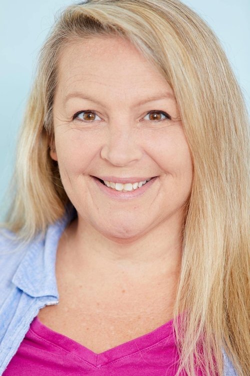 Danielle Guthrie as Evelyn Barnes