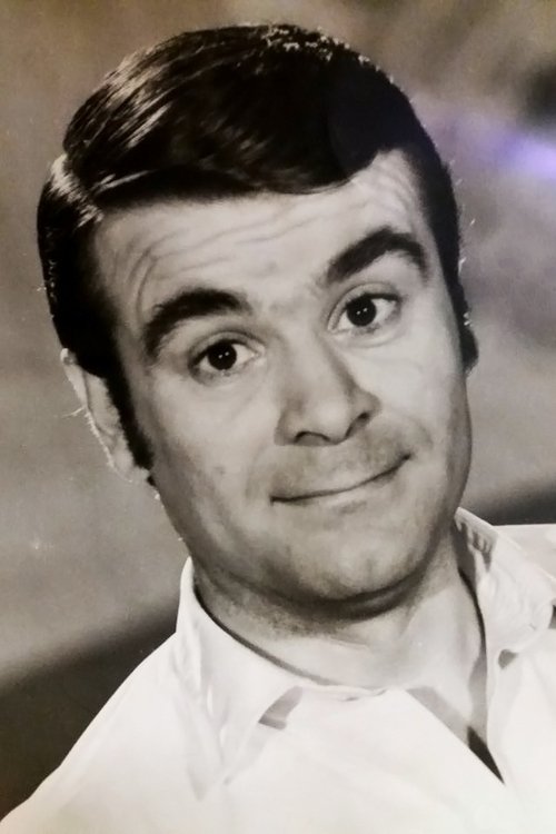 Giorgos Papazisis as Thanasis