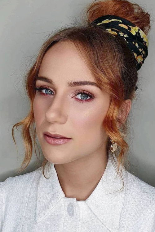 Carol Garcia as Elize Araújo Matsunaga