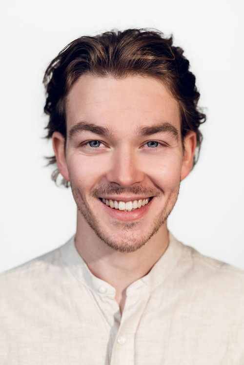 Oliver Asztalos as 1 Bethlehem Child