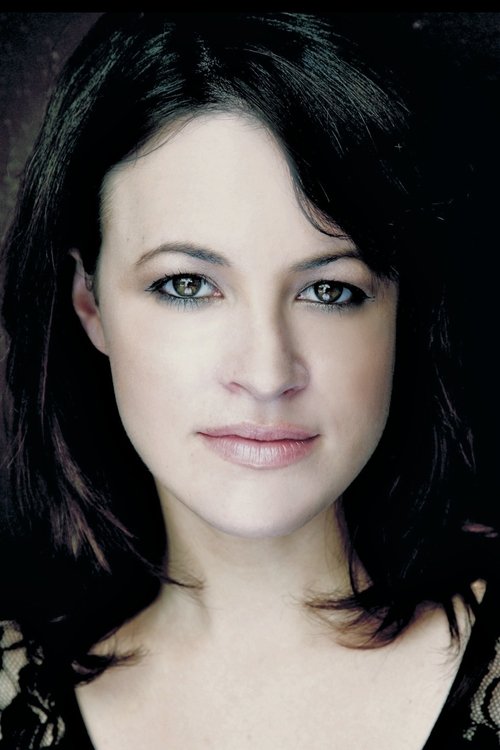 Clementine Heath as Jenna Morris