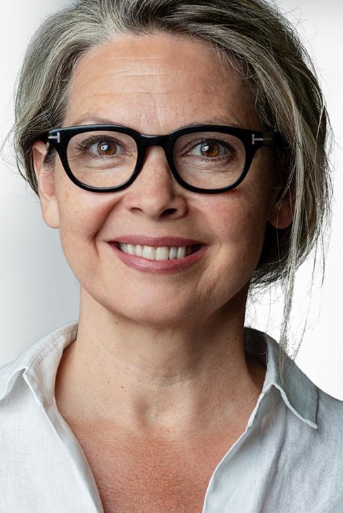 Lucy Newman-Williams as Jennifer Pots