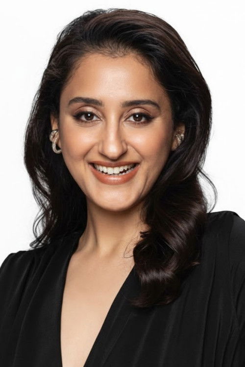 Ecem Erkek as Füsun