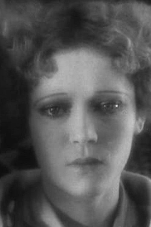 Nadia Sibirskaïa as Girl