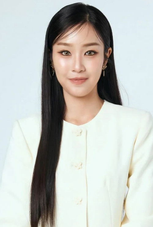 Nachcha Chuedang as Kutji