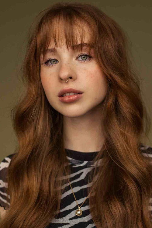 Gabrielle Lamarche as Adolescente à la fosse