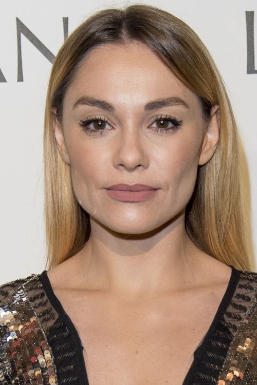 Joy Esther as Juliette