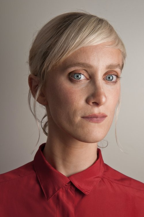 Anaël Snoek as Paola