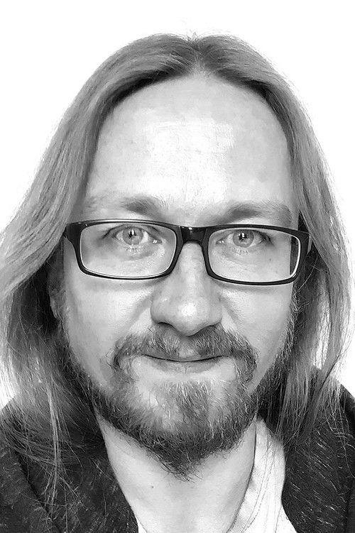 Niels Löffler as bass