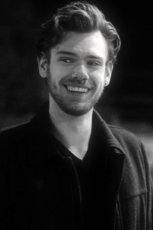 Jackson Lierz as Sean