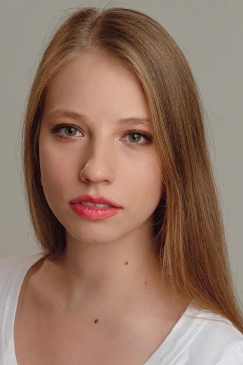 Dilara Mücaviroğlu as 