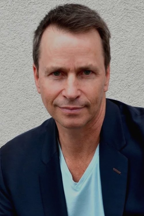 Brad Blumenthal as Hank Grisham