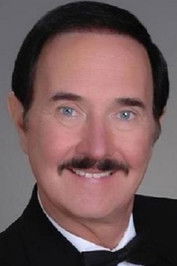 Richard Dyszel as Martin