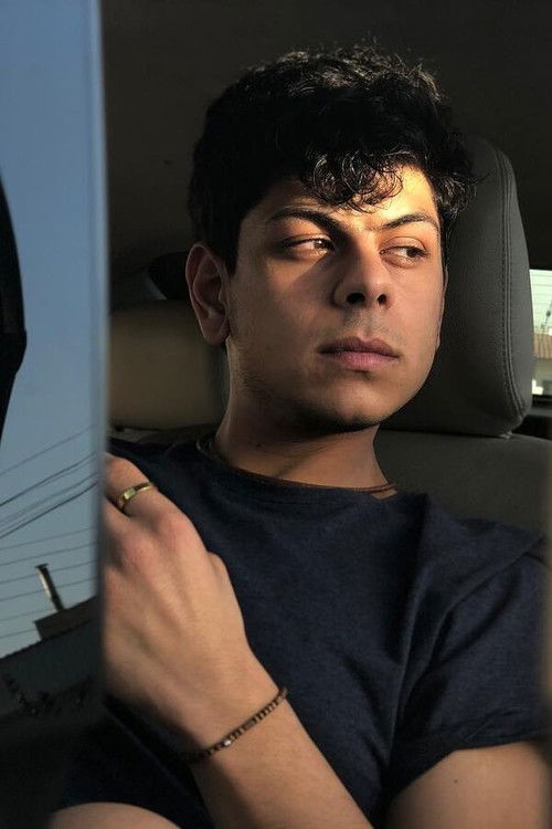 Mohammad Nizar as Teenage Karim