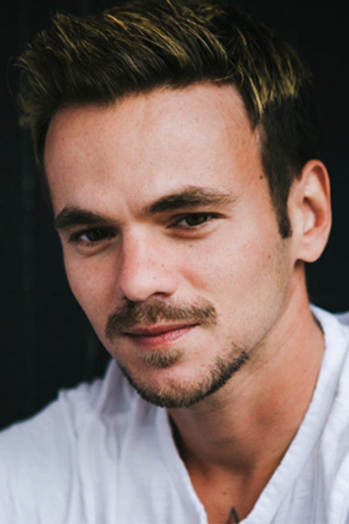 Julian Robino as Arthur