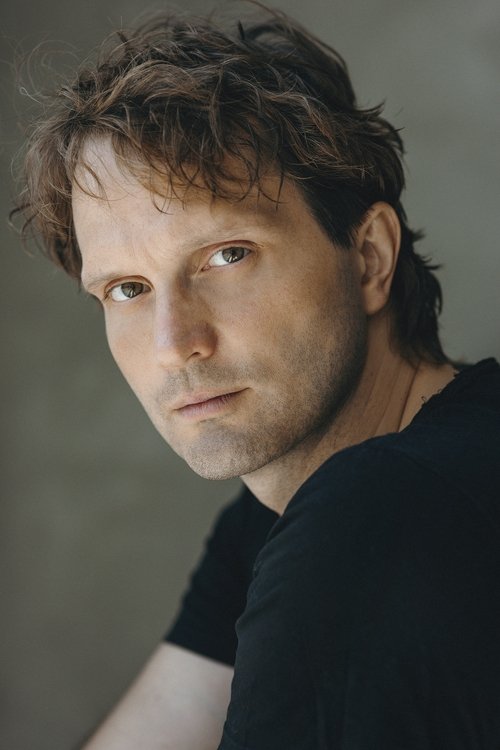 Siim Maaten as Lauri