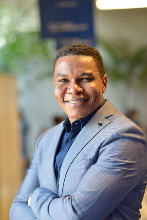 Raymond Pozo as Rafael