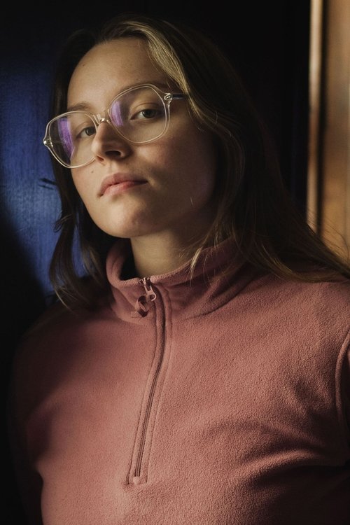 Julie Minichová as G&T Girl