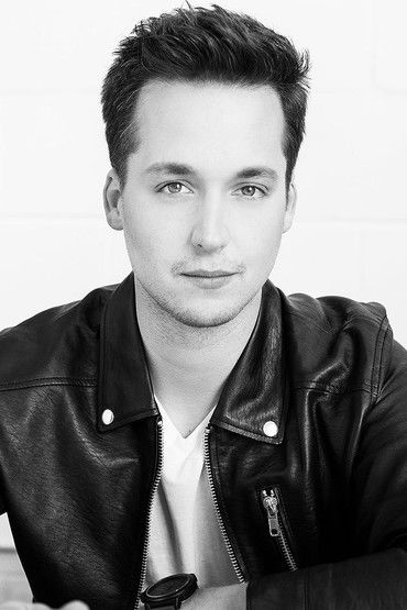 Jonathan Dubsky as Billy