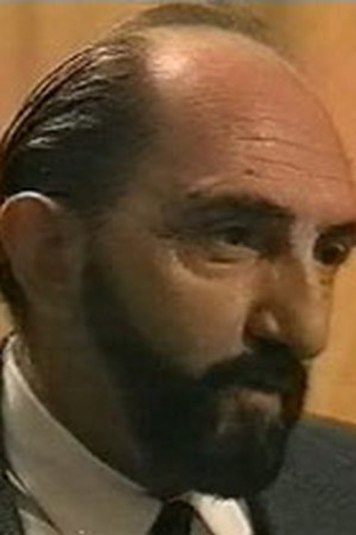 Giovanni Vannini as L'uomo con la macchina da scrivere