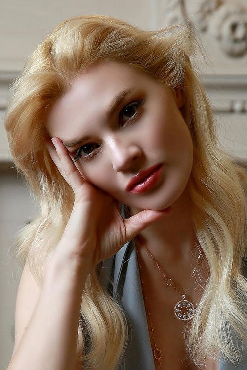 Charlotte Radford as Annabel