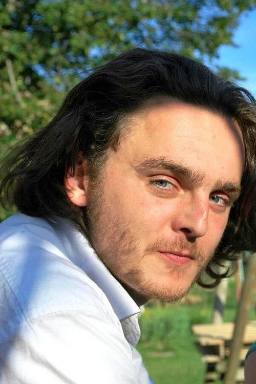 Victor Bratovic as Le gardien de nuit