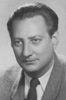 Bronisław Broński as Butler