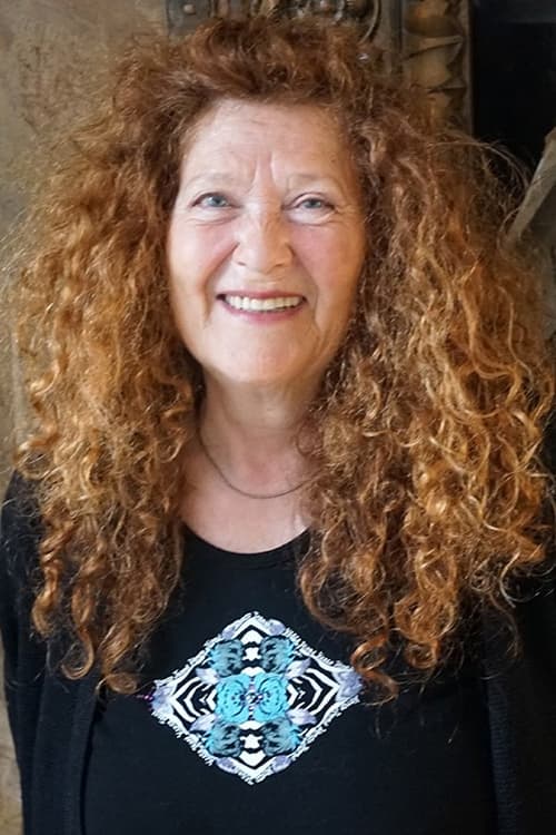 Evelyne Didi as Annette