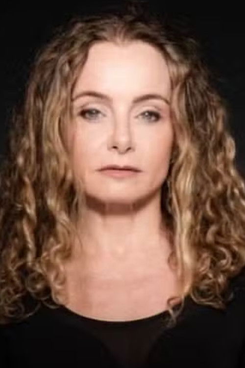 Anna Aguiar as Lurdinha