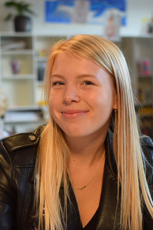 Bella Lou Patten as Linda