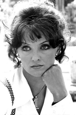 Femi Benussi as Lucia Cerrazini