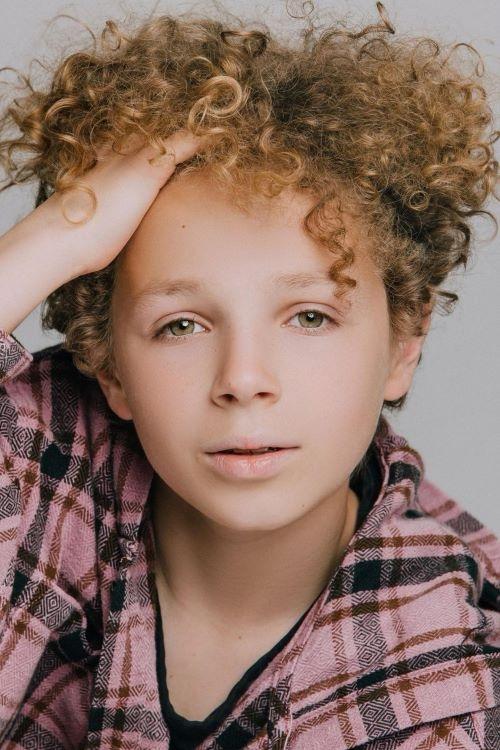 Arlo Turner as Munchkinland Kid