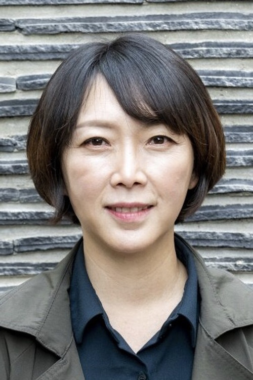 Kim Do-young as Woman at Restuarant