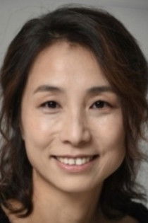 Shin Mi-yeong as Female President