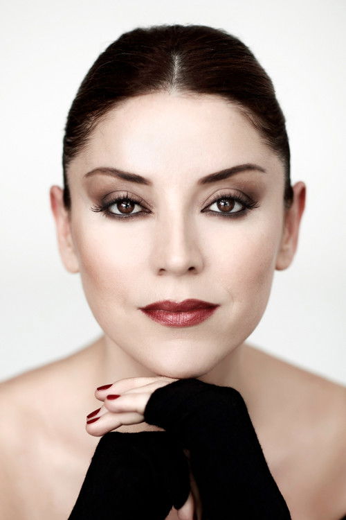 Aşkın Nur Yengi as Melek