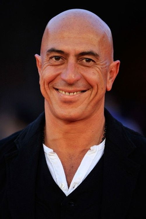 Roberto Ciufoli as Farin (voice)