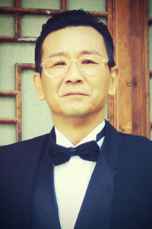 Hong Bi as He Zhuliang