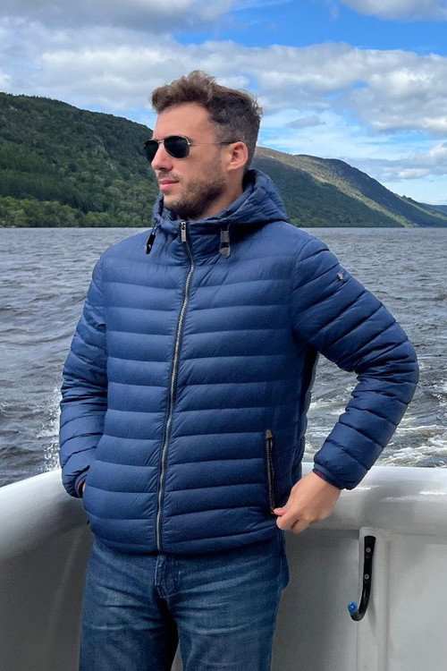 Víctor Herrera Calvo as Extra