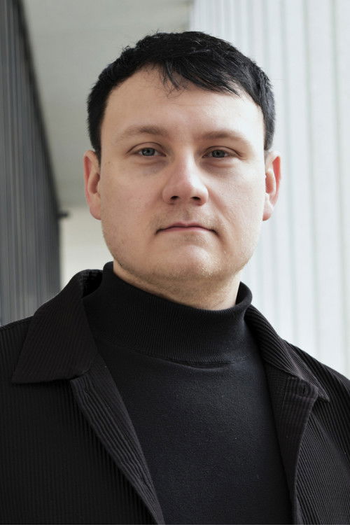 Timon Lumière as Paul Lenz