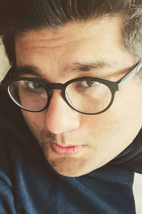 Prateek Chakravorty as Raj Bakshi