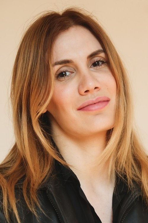 Laura Masci as Victoria